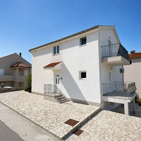 Ultra Apartment *